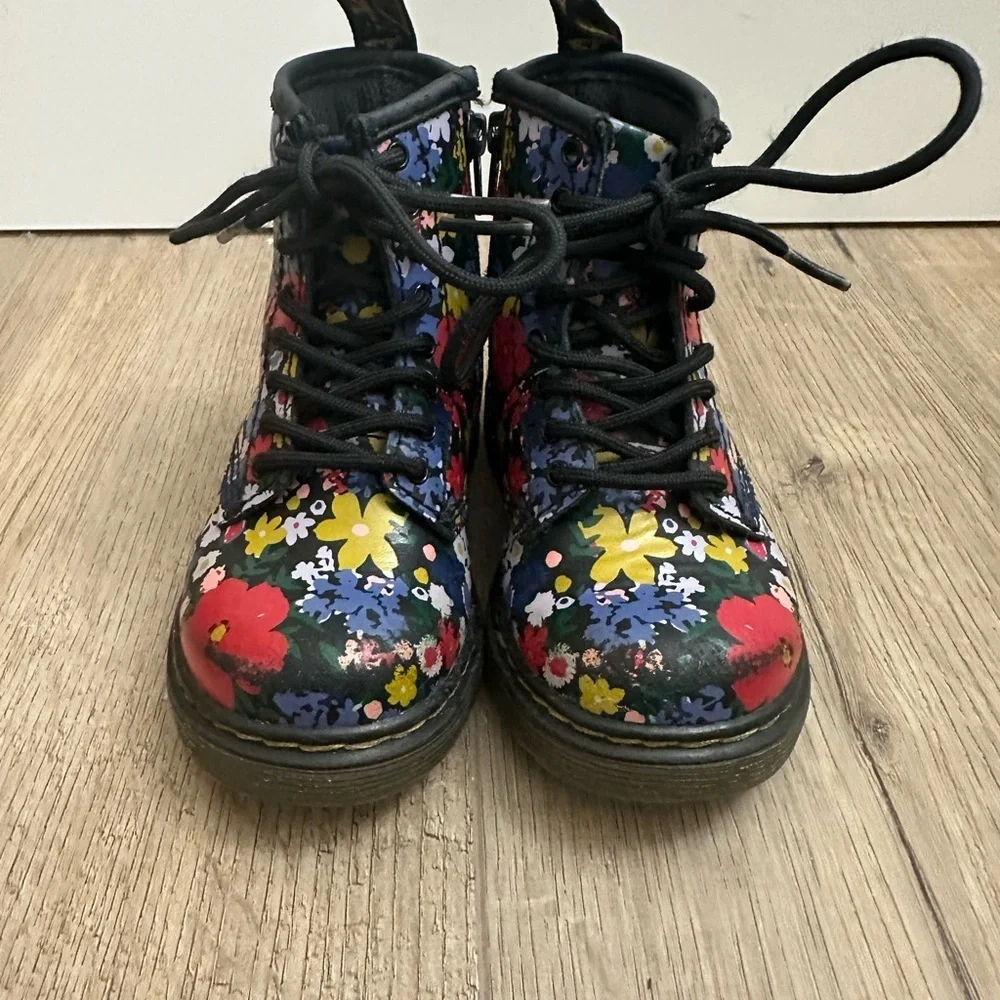 Dr. Martens 1460 Wanderflora floral print leather boot for toddlers size 7 girls